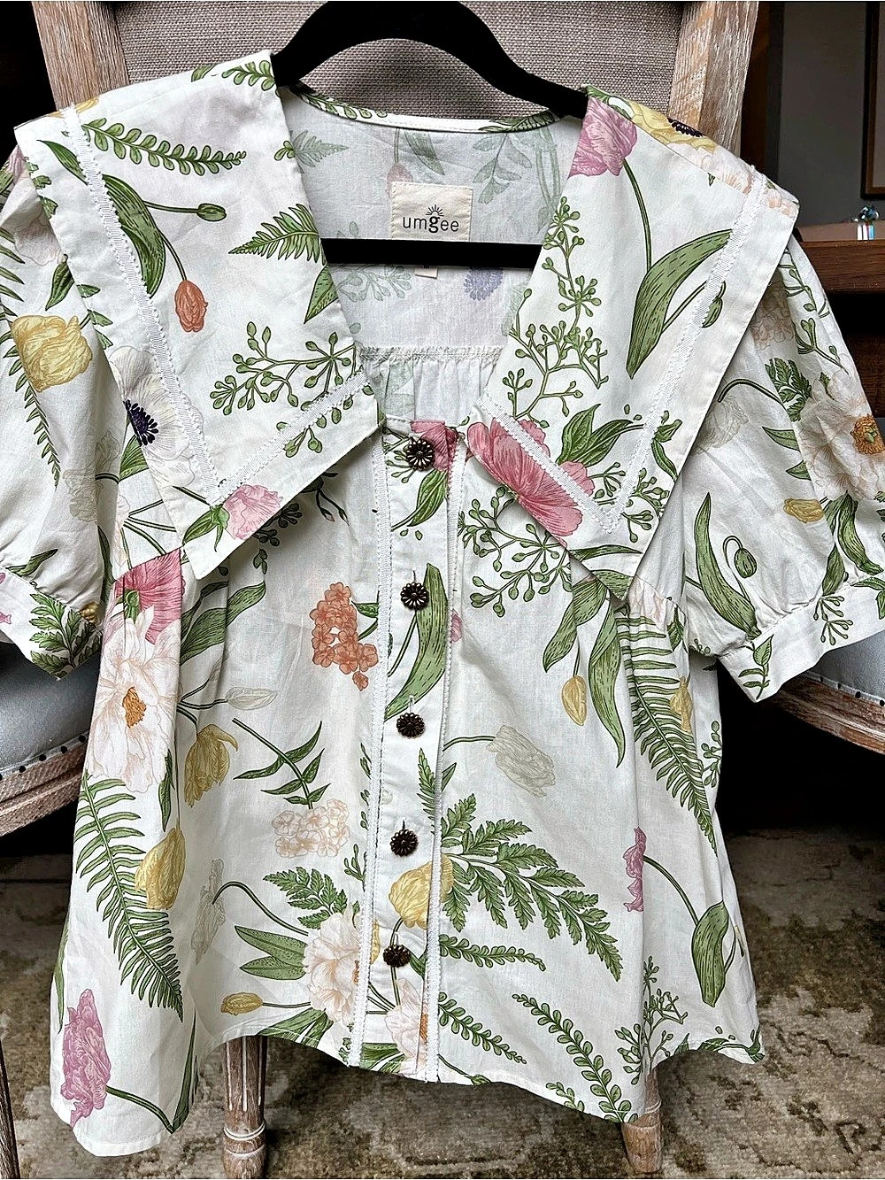 Umgee Floral Button Down Shirt Size Medium